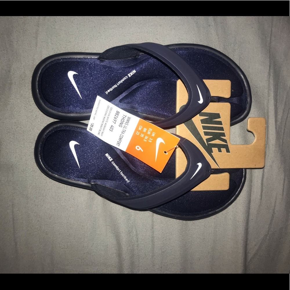 NWT Nike cushioned sandals